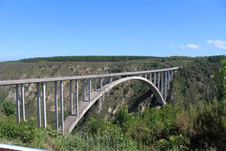 Bloukrans Bunjee Jumping Bridge ist eine Bogenbrücke in der Nähe von Nature 's Valley und Knysna in Garden Route in Westkap Afrika