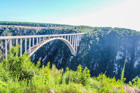 Bloukrans Bunjee Jumping Bridge ist eine Bogenbrücke in der Nähe von Nature 's Valley und Knysna in Garden Route in Westkap Afrika