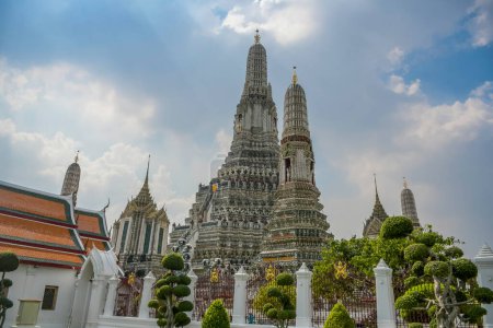 Wat Arun Ratchawararam un templo hindú budista en Bangkok Tailandia