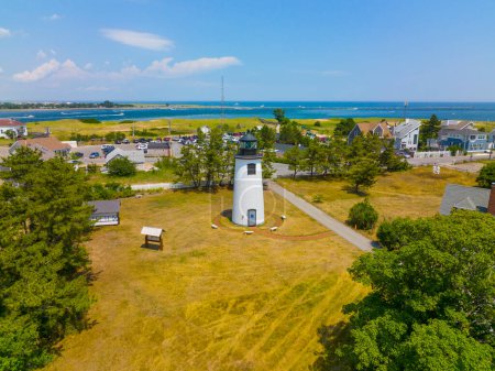 Foto de Plum Island Lighthouse aka Newburyport Harbor Lighthouse fue construido en 1788 en el punto norte de Plum Island en la desembocadura del río Merrimack hasta el Océano Atlántico, Newburyport, Massachusetts MA, EE.UU.. - Imagen libre de derechos