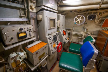 Téléchargez les photos : Salle Sonar de l'USS Albacore AGSS-569. Ce sous-marin a été construit en 1953 pour l'US Navy, maintenant il est situé au Albacore Park au 600 Market Street à Portsmouth, New Hampshire NH, États-Unis. - en image libre de droit