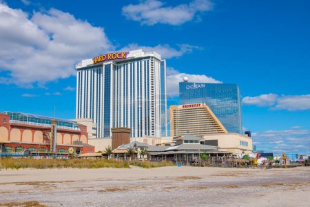 Téléchargez les photos : Hard Rock Hotel, Showboat and Ocean Casino Resort at Boardwalk in Atlantic City, New Jersey NJ, États-Unis. - en image libre de droit