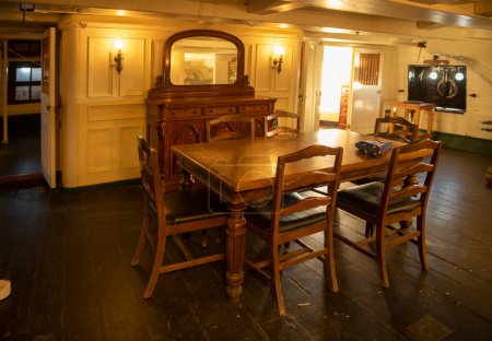 Foto de Captain's Room in USS Constitution. Es una fragata pesada lanzada en 1798 para la Armada de los Estados Unidos, atracada en Charlestown Navy Yard en Boston, Massachusetts MA, EE.UU.. - Imagen libre de derechos