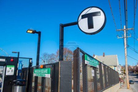 Téléchargez les photos : Station Boston Metro MBTA Green Line Magoun Square dans la ville de Somerville, Massachusetts MA, USA. La station est Green Line Extension ouvert le 12 décembre 2022. - en image libre de droit