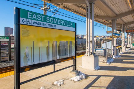 Téléchargez les photos : Panneau et carte de la station MBTA Green Line East Somerville dans la ville de Somerville, Massachusetts MA, USA. La station est Green Line Extension GLX ouvert en Décembre. 12, 2022. - en image libre de droit