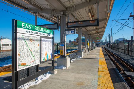 Téléchargez les photos : Station de métro Boston MBTA Green Line East Somerville dans la ville de Somerville, Massachusetts MA, USA. La station est Green Line Extension ouvert le 12 décembre 2022. - en image libre de droit