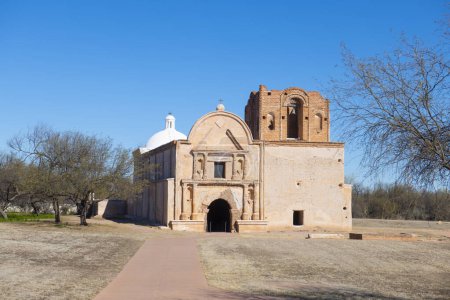 Foto de Mission San Jose de Tumacacori ruin with Spanish Colonial style was built in 1691 in Tumacacori National Historical Park in Santa Cruz County, Arizona AZ, USA. - Imagen libre de derechos