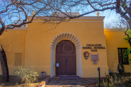 Foto de Main Entrance of Mission San Jose de Tumacacori ruin. The mission was built in 1691 in Tumacacori National Historical Park in Santa Cruz County, Arizona AZ, USA. - Imagen libre de derechos