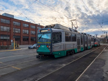 Téléchargez les photos : Boston MBTA Green Line Ansaldo Breda Type 8 train at Cleveland Circle terminal on Beacon Street in Brighton, Boston, Massachusetts MA, USA. - en image libre de droit