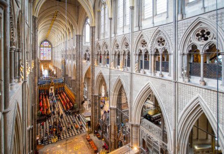 Téléchargez les photos : Nef de l'abbaye de Westminster de style gothique. L'église est située à côté du palais de Westminster dans la ville de Westminster à Londres, Angleterre, Royaume-Uni. Cette église est classée au patrimoine mondial de l'UNESCO depuis 1987. - en image libre de droit
