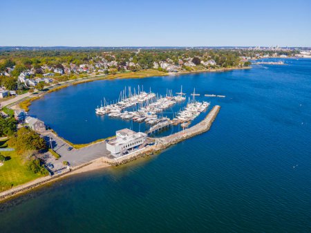 Téléchargez les photos : Rhode Island Yacht Club vue aérienne de la rivière Providence près de l'embouchure de la rivière à la baie de Narragansett dans le village de Pawtuxet dans la ville de Cranston, Rhode Island RI, États-Unis. - en image libre de droit