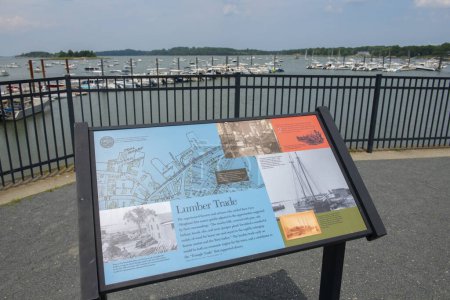 Téléchargez les photos : Introduction de l'histoire maritime de Hingham au bord de l'eau dans la ville de Hingham, Massachusetts MA, USA. - en image libre de droit