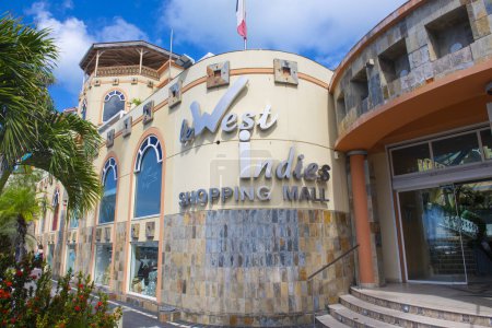 Téléchargez les photos : Centre commercial Le West Indies dans le centre historique de Marigot, Collectivité française de Saint Martin. - en image libre de droit