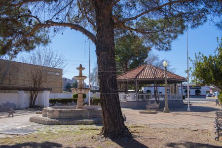 Téléchargez les photos : Memorial Plaza Alberto Alvaro Rios Capirotada dans le centre-ville de Nogales, Arizona AZ, USA. Nogales est à la frontière entre l'Arizona USA et Sonora Mexico. - en image libre de droit