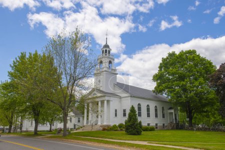 Église congrégationaliste de Hollis au 3 Monument Square dans le centre historique de Hollis, New Hamshire NH, USA. 