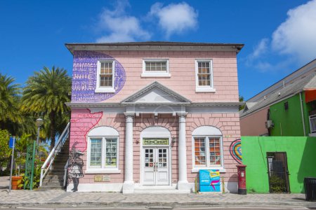 Téléchargez les photos : Musée Pompée sur Bay Street dans le centre historique de Nassau, New Providence Island, Bahamas. - en image libre de droit