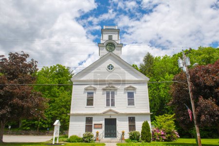 Brookline Community Church au 2 Main Street dans le centre historique de Brookline, New Hampshire NH, USA. 