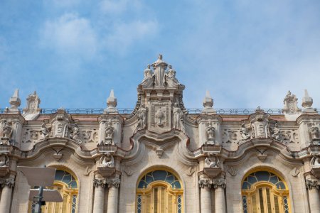 Großes Theater von Havanna (Gran Teatro de la Habana) am Paseo del Prado im Central Park (Parque Central) in Alt-Havanna (La Habana Vieja), Kuba. Das alte Havanna ist Weltkulturerbe. 