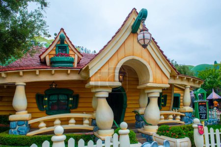 Foto de Mickey 's House en Toontown en Disneyland Park en Anaheim, California CA, EE.UU.. - Imagen libre de derechos
