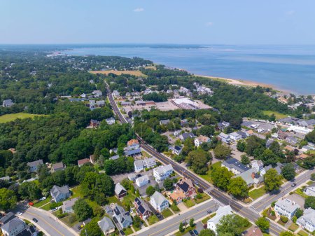 Vista aérea de la playa de Plymouth con Kingston Bay al fondo en Plymouth Harbor, Plymouth, Massachusetts MA, USA. 