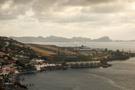 Foto de Aeropuerto Internacional de Madeira por la mañana - Imagen libre de derechos
