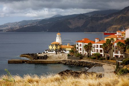 Foto de Puerto deportivo Quinta Grande pueblo en la isla de Madeira - Imagen libre de derechos