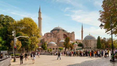 Photo for Istanbul, Turkey - August 30 2022: Long queue of tourists and locals waiting to enter Hagia Sophia Mosque, or Ayasofya Camii, formerly a Greek Orthodox church, during Victory Day holiday - Royalty Free Image