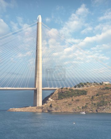 Foto de Yavuz Sultan Selim puente colgante, situado cerca de la entrada del mar Negro del estrecho del Bósforo, distrito de Sariyer, Estambul, Turquía - Imagen libre de derechos