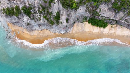 falaises de plage dans Trancoso Bahia Brésil. Paysage de plage. Nord-est brésilien. Bahia Brésil. Seascape Outdoor. falaises de plage dans Trancoso Bahia Brésil. Paysage paisible du tourisme.