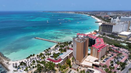Palm Beach à Noord à Oranjestad Aruba. Paysage de plage. Caribbean Paradise. Noord à Oranjestad Aruba. Seascape Outdoor. Tourisme Nature.