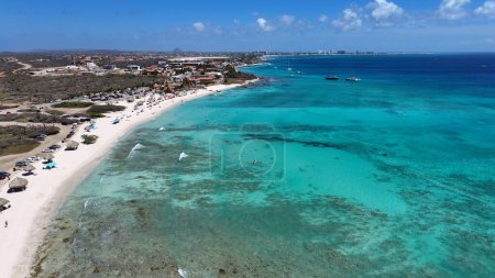 Plage d'Arashi à Noord à Oranjestad Aruba. Caribbean Beach. Blue Sea Background. Noord à Oranjestad Aruba. Paysage touristique. Nature Paysage marin.