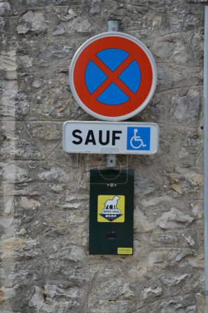 Téléchargez les photos : Road sign from france - en image libre de droit