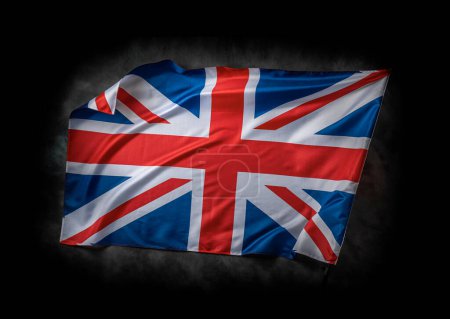 Téléchargez les photos : UK flag on a dark background. Great Britain flag on the background of a dark canvas for a patriotic concept and national celebrations. - en image libre de droit