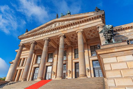 Foto de Konzerthaus en Berlín a la luz del sol de la mañana. - Imagen libre de derechos