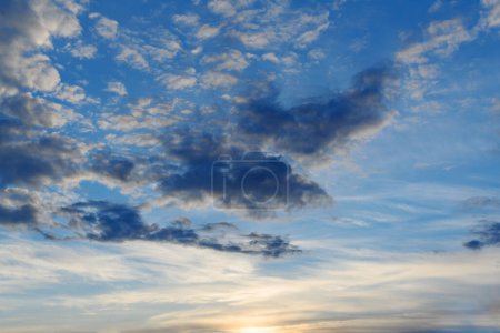 Foto de Hermoso cielo nublado. Cielo nublado como fondo abstracto - Imagen libre de derechos