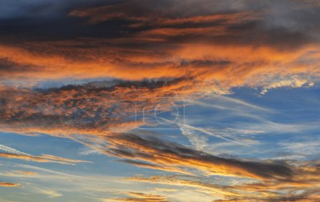 Foto de Hermoso cielo nublado. Cielo nublado como fondo abstracto - Imagen libre de derechos