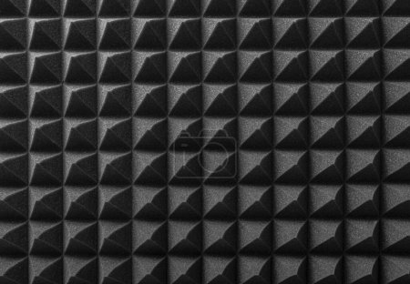 Schwarzer Akustikschaum als abstrakter Hintergrund.