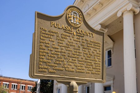 Téléchargez les photos : Hawkinsville, Georgia, USA - April 19, 2022: Plaque tells the history of the Pulaski County - en image libre de droit