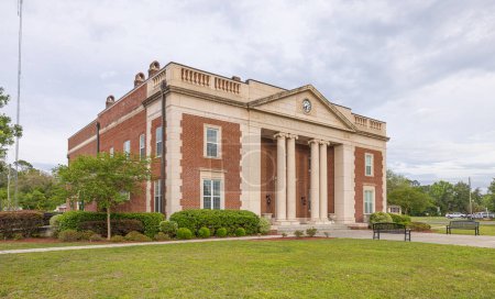 Téléchargez les photos : Folkston, Georgia, USA - April 16, 2022: The Charlton County Courthouse - en image libre de droit