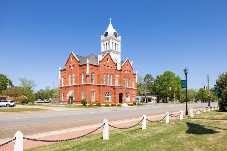 Téléchargez les photos : Ellaville, Georgia, USA - April 19, 2022: The Schley County Courthouse - en image libre de droit