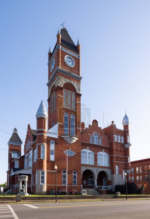 Foto de Dawson, Georgia, USA - April 19, 2022: The Terrell County Courthouse - Imagen libre de derechos