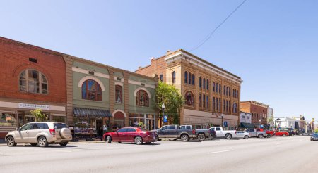 Foto de Americus, Georgia, USA - April 19, 2022: The old business district on Lamar Street - Imagen libre de derechos