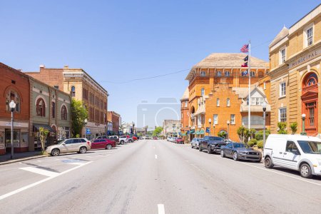Foto de Americus, Georgia, USA - April 19, 2022: View of historic downtown as seen on Lamar Street - Imagen libre de derechos
