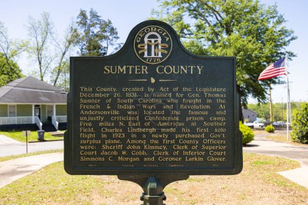 Foto de Americus, Georgia, USA - April 19, 2022: Plaque tells the history of Sumter County - Imagen libre de derechos