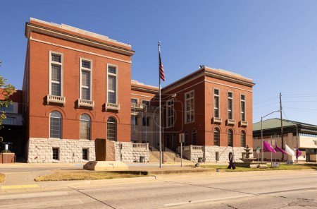 Foto de McAlester, Oklahoma, USA - October 15, 2022: The Pittsburg County Courthouse - Imagen libre de derechos
