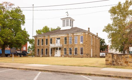 Téléchargez les photos : Okmulgee, Oklahoma, USA - October 16, 2022: The Creek Council House, now a Museum - en image libre de droit