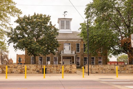 Téléchargez les photos : Okmulgee, Oklahoma, USA - October 16, 2022: The Creek Council House, now a Museum - en image libre de droit