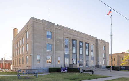 Foto de Shawnee, Oklahoma, USA - October 15, 2022: The Pottawatomie County Courthouse - Imagen libre de derechos