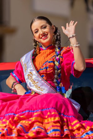 Photo for Matamoros, Tamaulipas, Mexico - November 26, 2022: The Desfile del 20 de Noviembre, Beauty queen wearing traditional clothing, dress up as an Adelita female fighter - Royalty Free Image