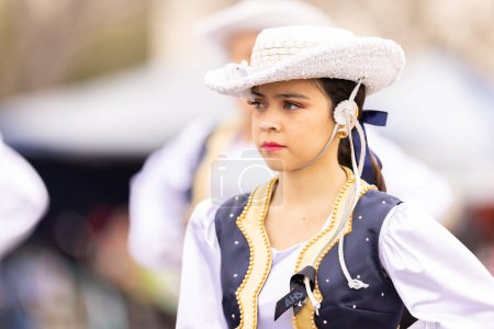 Téléchargez les photos : Laredo, Texas, États-Unis - février 19, 2022 : The Anheuser-Busch Washingtons Birthday Parade, tHE Alexander High School Dazzlers performant au défilé - en image libre de droit